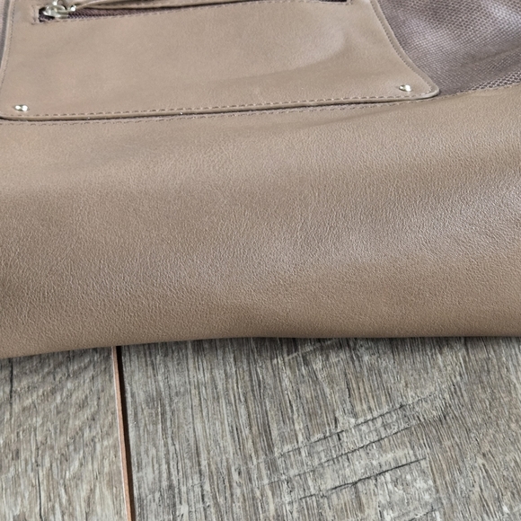 Bentley Leathers Inc. Mia & Luca Elegant Tan Women's Leather Bag - Picture 5 of 12